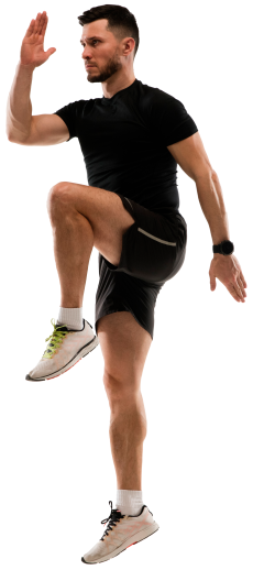 Deportista saltando durante una preparaci&oacute;n f&iacute;sica